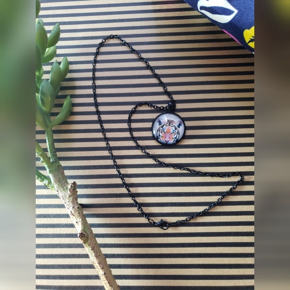 NEW Tiger Cabochon Necklace - Picture 2 of 5